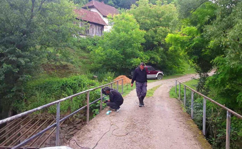 Ustikolina-Cape: Mještani nanovo napravili ogradu na mostu preko Koline
