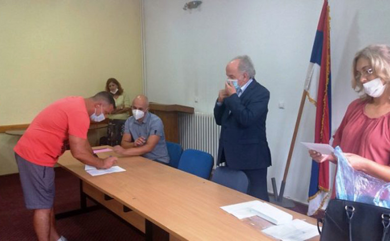 Novčana pomoć višečlanim i socijalno ugroženim porodicama