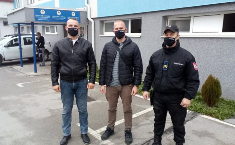 Fočanski policajci-skiperi spasili sugrađanina