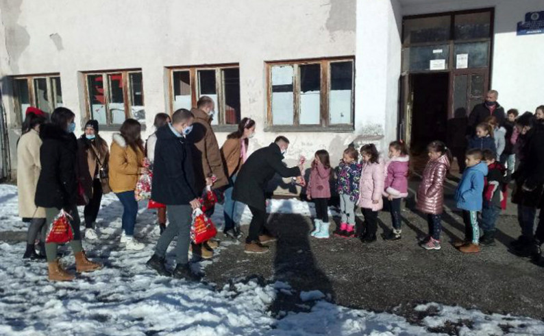 Studenti obradovali đake područnih škola