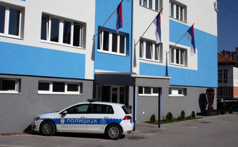 Upućivao prijetnje po život i tijelo policijskom službeniku