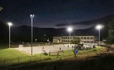 Pregalaštvom mladih u Miljevini osvijetljeno igralište i izgrađene tribine