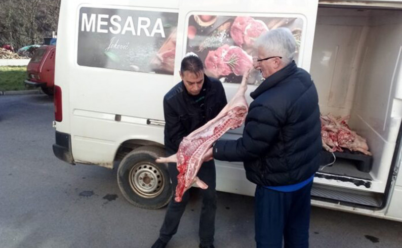Opština uz pomoć privrednika podijelila 80 pečenica