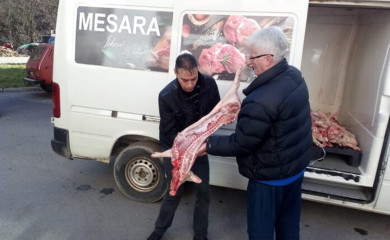 Opština uz pomoć privrednika podijelila 80 pečenica