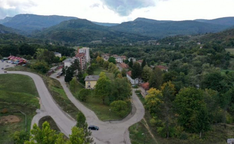 Miljevina: Sječom šume oboreni stubovi dalekovoda