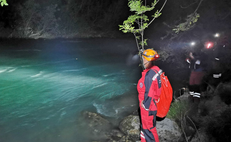 Turisti iz Njemačke spaseni nakon prevrtanja na Tari
