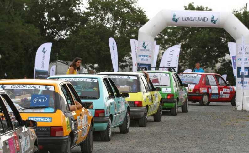 „Vožnja Evropom“: Na Tjentište stiže francuski karavan automobila „Pežo 205“
