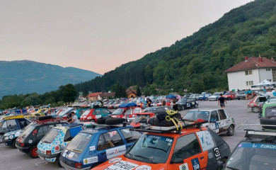Šareni konvoj „Pežo 205“ na Tjentištu