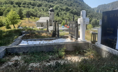 Tuga i ćutanje traju tri decenije