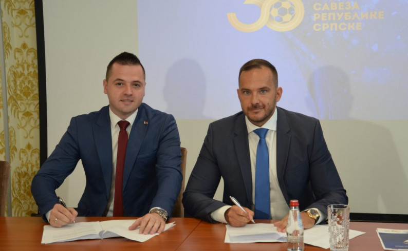 Potpisan ugovor o izgradnji terena sa vještačkom travom