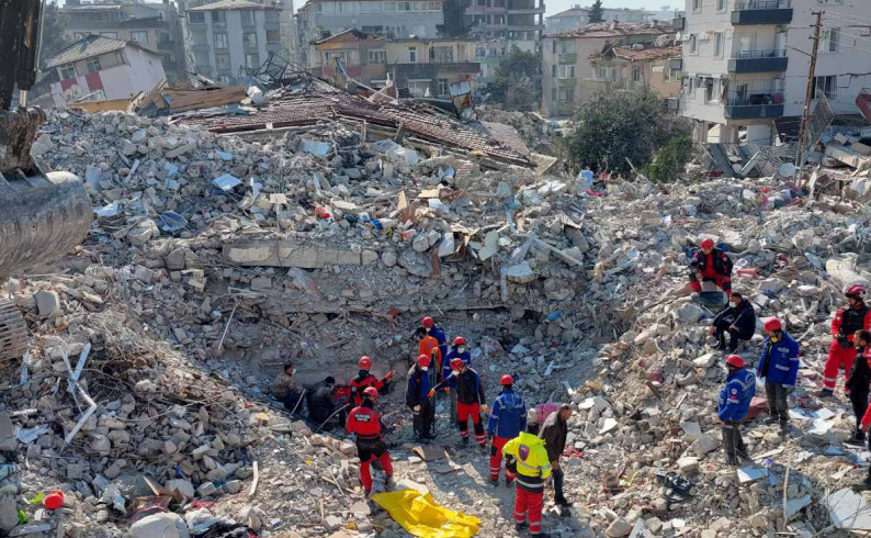 Fočanski spasioci danonoćno pretražuju ruševine