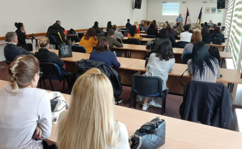 Roditeljski nadzor i razgovor sa djecom najbolja prevencija opasnosti sa interneta