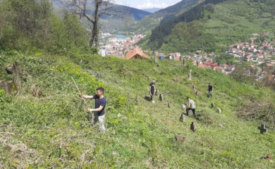 Prvomajska akcija uređenja starog groblja u Srpskoj Varoši