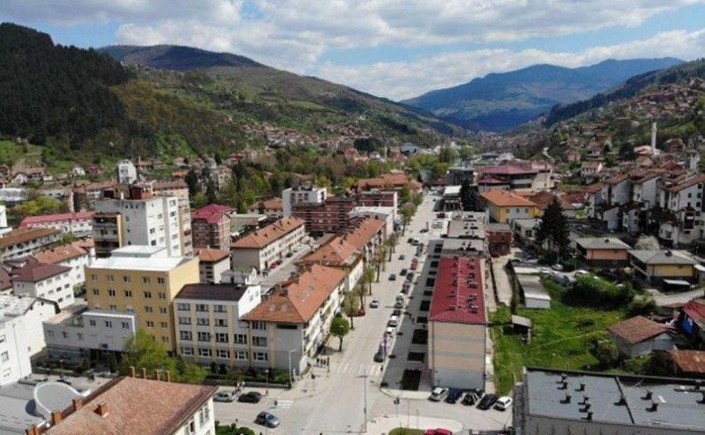 Komunalna policija: Poziv da se urede dvorišta i iznese kabasti otpad
