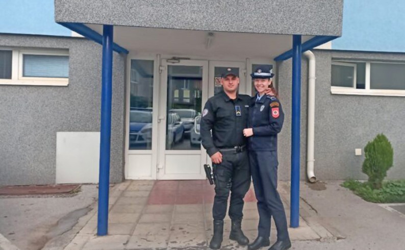 Ljubav rođena u plavoj uniformi krunisana vjeridbom