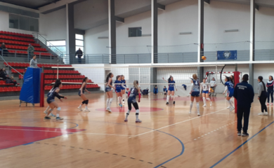 Poraz fudbalera, pobjeda odbojkašica