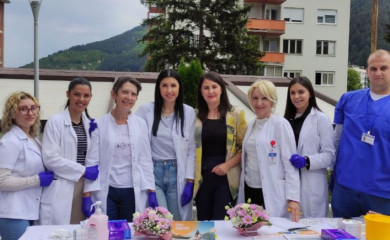 Medicinske sestre i tehničari-prva linija zdravstvenog kvaliteta