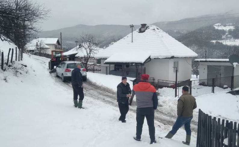 Đeđevo: Drvenu grtalicu zamijenili metalnom, u kupovini učestvovalo cijelo selo
