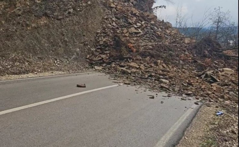Odron prouzrokovao kraći prekid saobraćaja prema Dragočavi