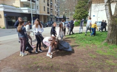 Đaci, studenti, spasioci, vatrogasci zajedno u akciji za ljepši i čistiji grad