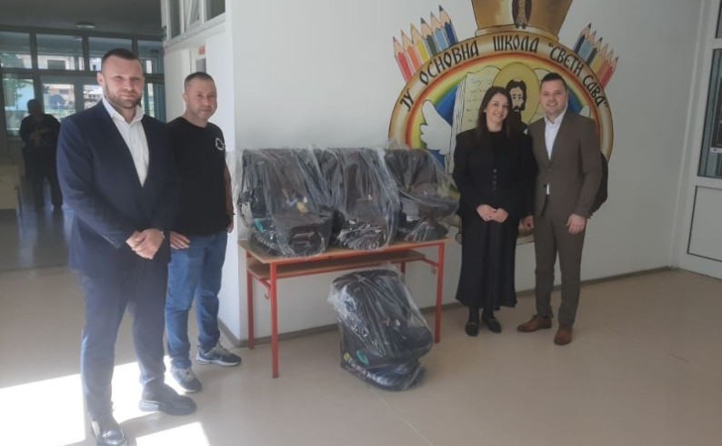 "Lako je pojas vezati": Autosjedalice za višečlane porodice, predavanje i slikovnice za prvačiće