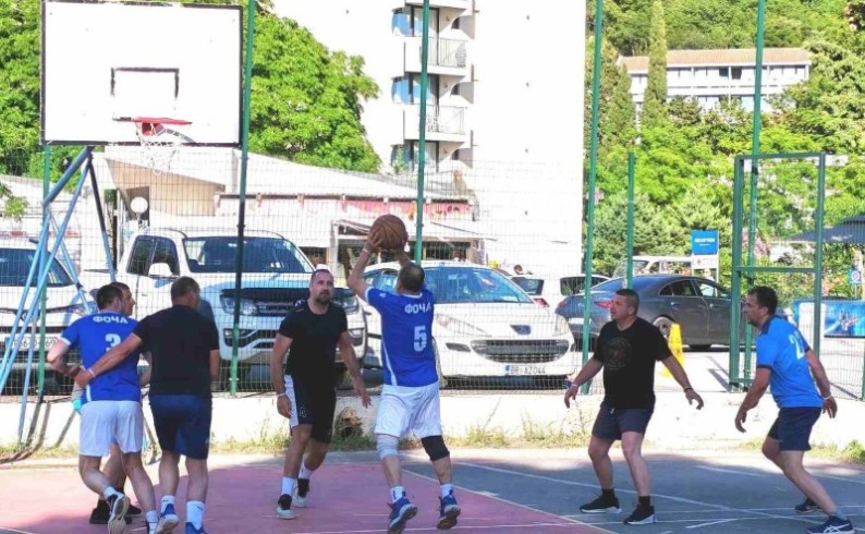 Fočanski sindikalci najbolji na igrama u Čanju