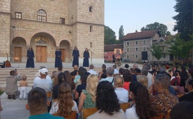 Kada mladi govore stihovima, Kosmet nije sam