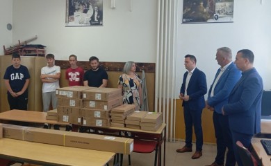 „Bolje škole, bolja budućnost“: Osam novih računara za OŠ „Veselin Masleša“
