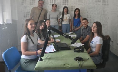 U godini velikog jubileja Radio Foče: Đaci učili osnove novinarstva