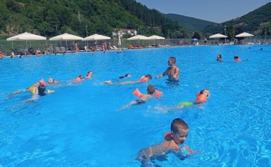 Počinje Škola plivanja na fočanskim bazenima