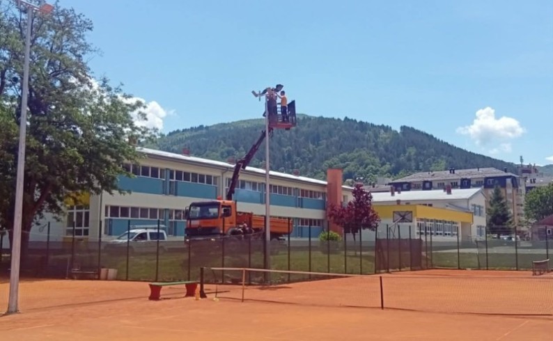 TK "Foča" pojačao rasvjetu - i drugi teren uslovan za noćni tenis