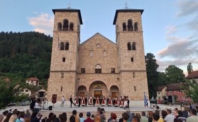 „Kolo prijateljstva“ zatvoreno u ritmu grčkog i srpskog folklora