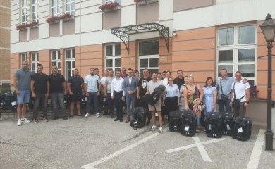 U prvoj ovogodišnjoj isporuci podijeljeno 37 autosjedalica za novorođenčad u Foči